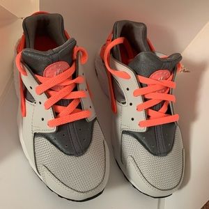 NWT Nike Huarache Run Sneakers